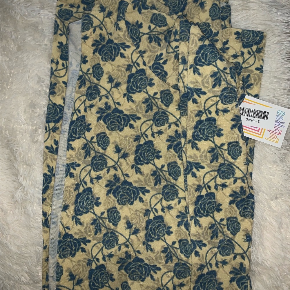 Small LuLaRoe Sarah